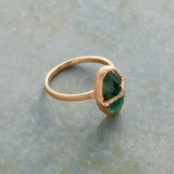 Sparkling Emerald Ring